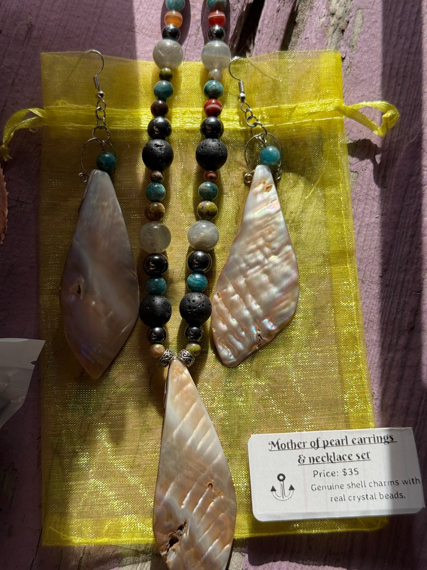 Mother of pearl earring & necklace set
