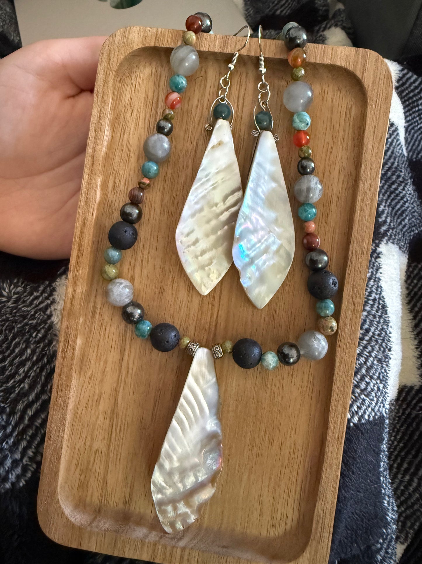 Mother of pearl earring & necklace set