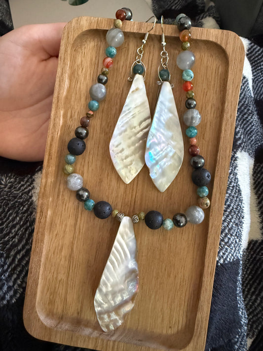 Mother of pearl earring & necklace set